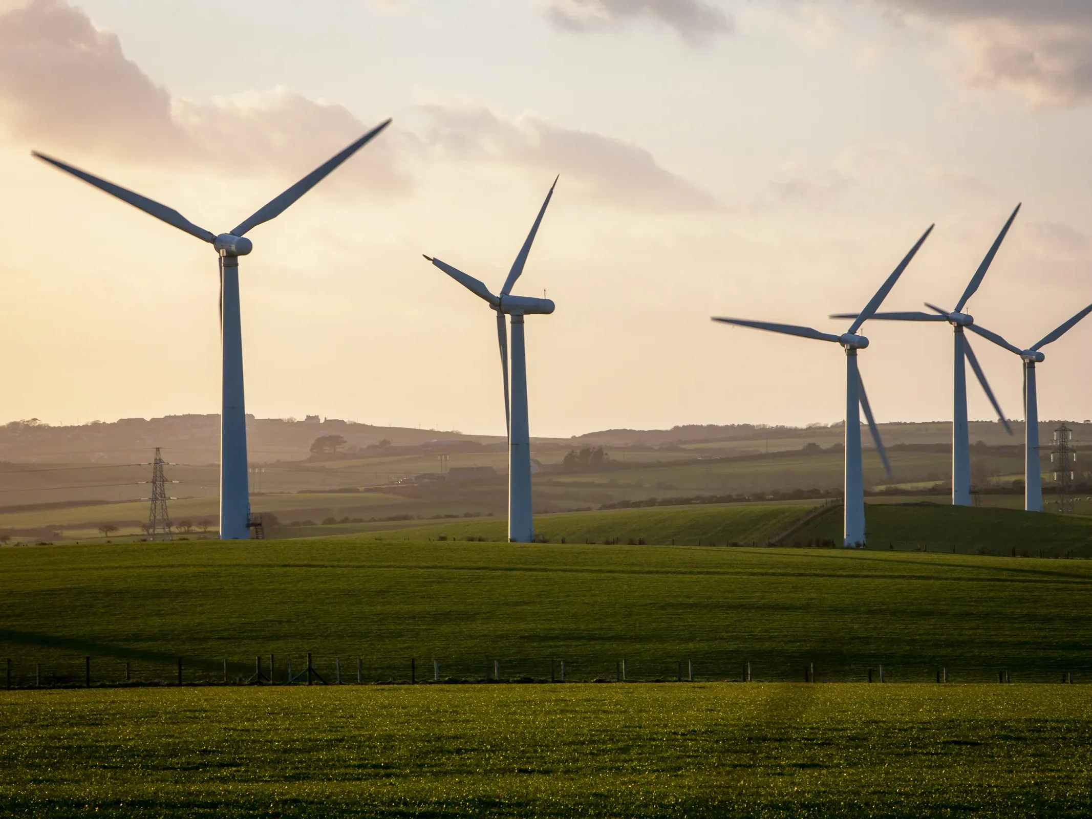 Wind turbine — rare-earth-free generator and pitch-control motor application